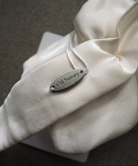 52℃ false collar / white