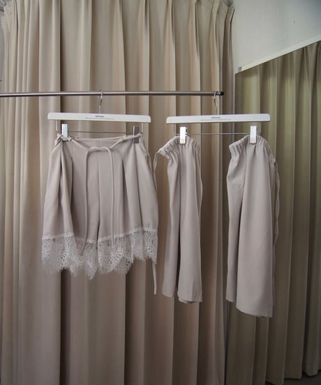 67℃ pants / white