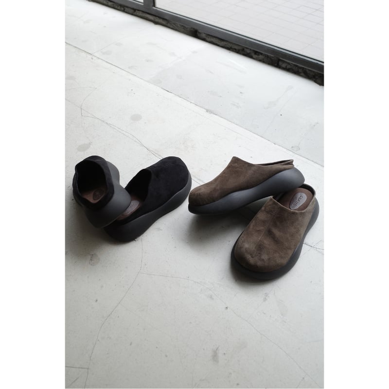 CLANE クラネ “SUEDE PUFF SLIPONS” スエードパフスリッポン | t