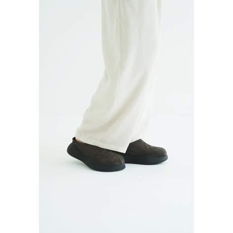 CLANE クラネ “SUEDE PUFF SLIPONS” スエードパフスリッポン