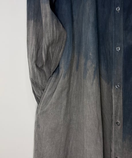 藍墨斜上グラデコットンスタンドロングシャツ