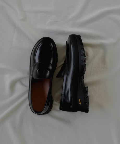 LUXURY MATERIAL Annonay LEATHER VIBRAM® SOLE LOAFER