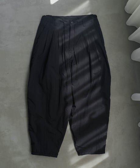 PADDED NYLON WIDE TAPERED PANTS