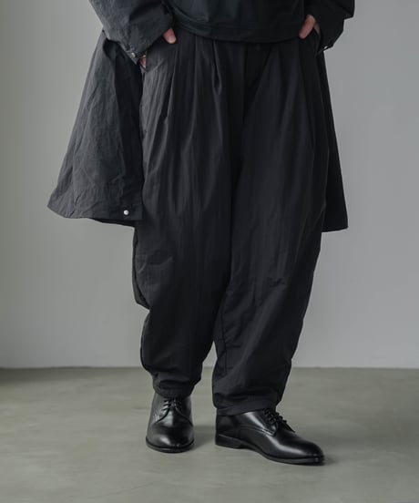 PADDED NYLON WIDE TAPERED PANTS