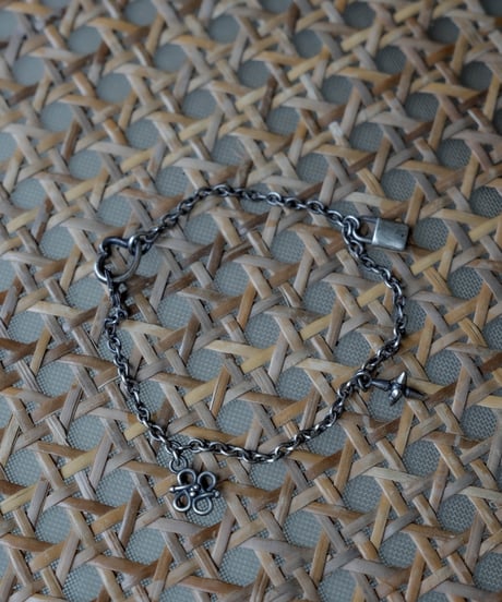 INFINITE STUDS BRACELET