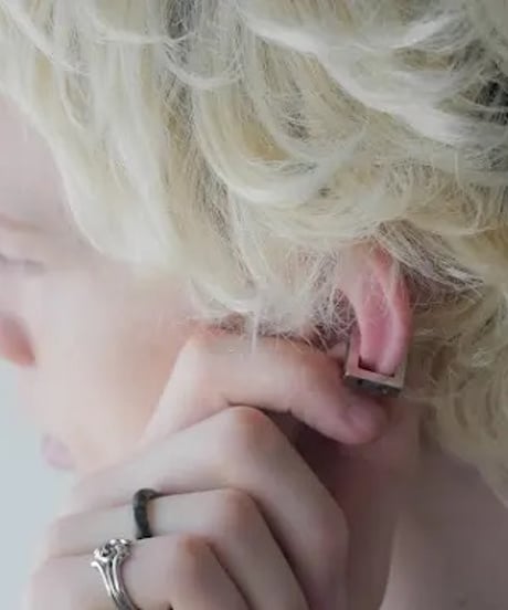 STONE SILVER EAR CUFF