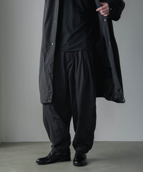 PADDED NYLON WIDE TAPERED PANTS