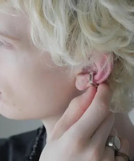 STONE SILVER EAR CUFF