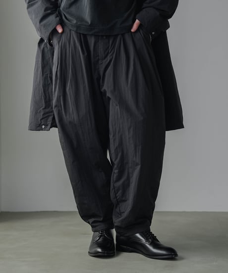 PADDED NYLON WIDE TAPERED PANTS
