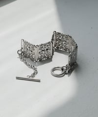 FLEUR RELIEF BRACELET