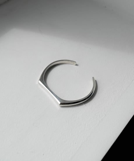 CTHY EDGE BANGLE
