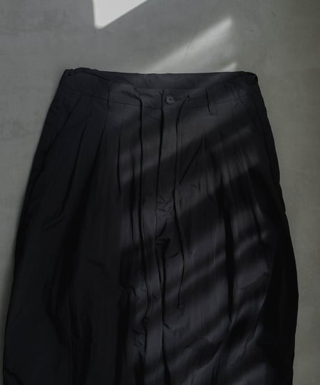 PADDED NYLON WIDE TAPERED PANTS