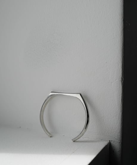 CTHY EDGE BANGLE