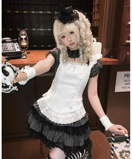 with PUJI / 月野 メイド風/ゴシック風 フライングスリーブ肩フリル エプロン [LO1638]