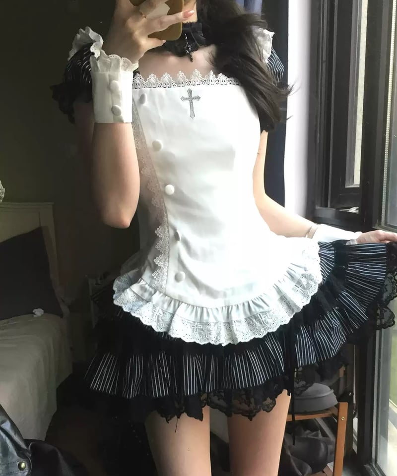 with PUJI / 月野 メイド風/ゴシック風 フライングスリーブ肩フリル
