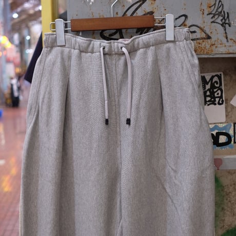 PERS PROJECTS パースプロジェクト "MAVERICK KNEE TUCK TROUSERS"