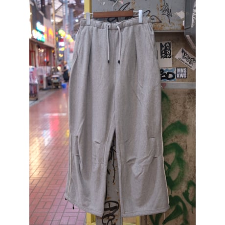 PERS PROJECTS パースプロジェクト "MAVERICK KNEE TUCK TROUSERS"