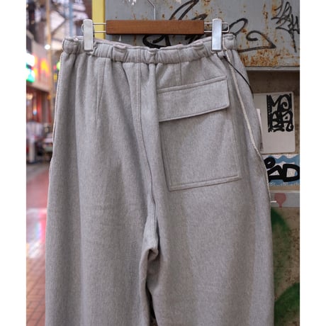 PERS PROJECTS パースプロジェクト "MAVERICK KNEE TUCK TROUSERS"