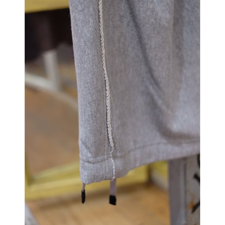 PERS PROJECTS パースプロジェクト "MAVERICK KNEE TUCK TROUSERS"