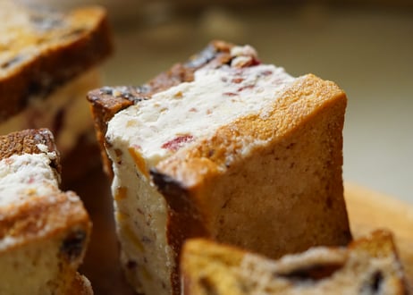 濃厚リコッタに、フルーツとナッツのアクセントのカッサータをムーチョコラスクで挟んだご褒美セット