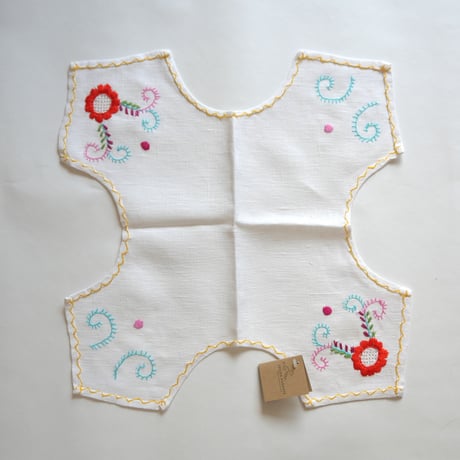 パンを包む布（オレンジの椿の花）／ヴィアナ・ド・カステロ刺繍