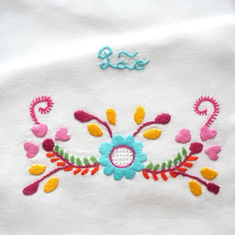ヴィアナ・ド・カステロ刺繍のパン袋（椿／水色）