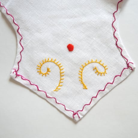 パンを包む布（黄緑の椿の花）／ヴィアナ・ド・カステロ刺繍
