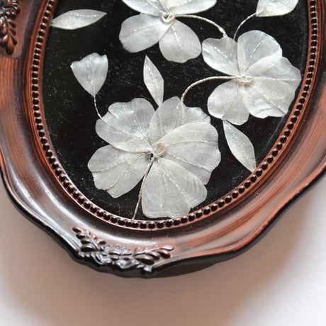 魚のうろこの花（ヴィンテージ）　楕円の額