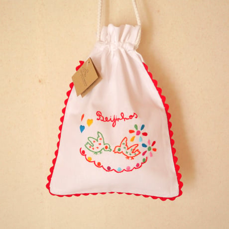 恋人たちのハンカチ刺繍のパン袋（鳩／赤）