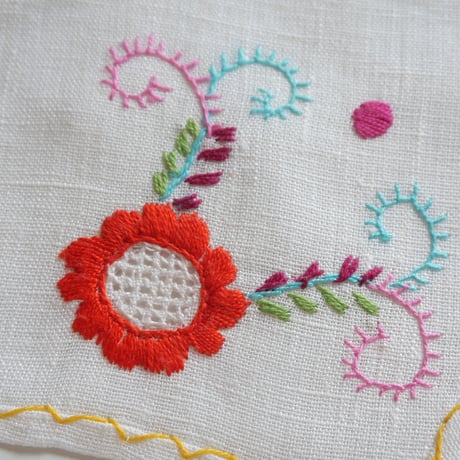パンを包む布（オレンジの椿の花）／ヴィアナ・ド・カステロ刺繍