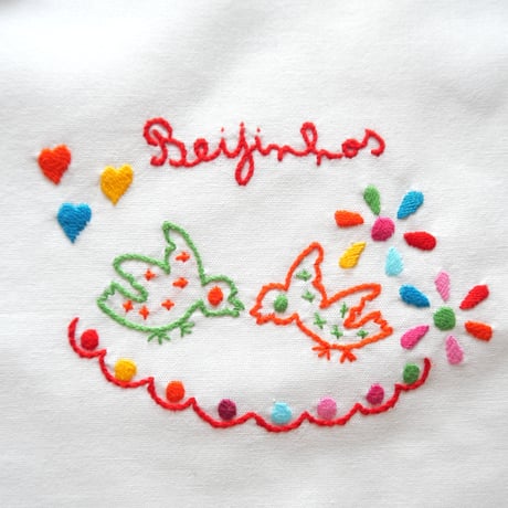 恋人たちのハンカチ刺繍のパン袋（鳩／赤）