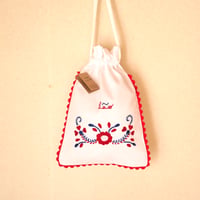 ヴィアナ・ド・カステロ刺繍のパン袋（椿／赤＆青）
