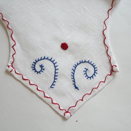 パンを包む布（トリコロールの椿の花）／ヴィアナ・ド・カステロ刺繍