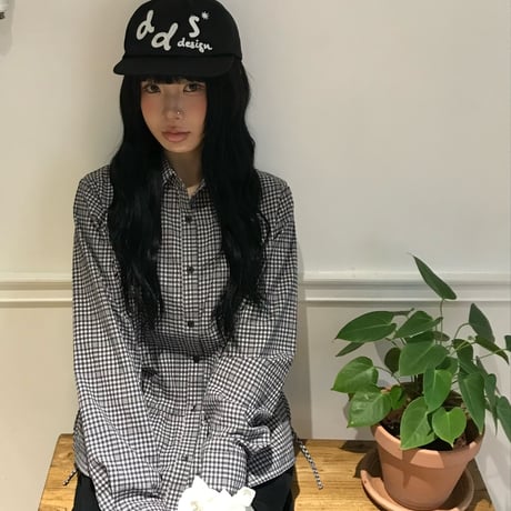 tag frill shirt