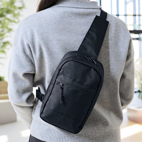 ファスナーポケット付きワンショルダーバッグ