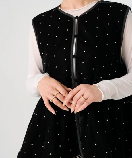 【torrazzo donna（トラッゾドンナ）】インド刺繍ベロアペプラムトップス