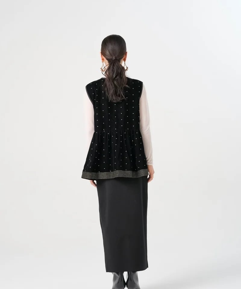 torrazzo donna（トラッゾドンナ）】インド刺繍ベロアペプラムトップス