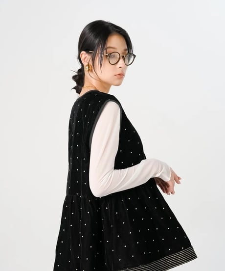 【torrazzo donna（トラッゾドンナ）】インド刺繍ベロアペプラムトップス
