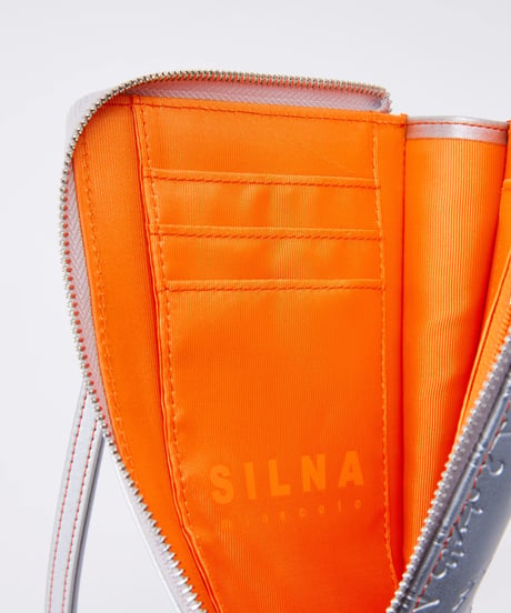 【SILNA minacolo（シルナミナコロ）】型押し携帯ケース L