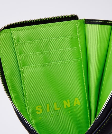 【SILNA minacolo（シルナミナコロ）】型押し携帯ケース L