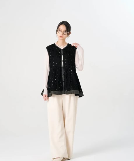 【torrazzo donna（トラッゾドンナ）】インド刺繍ベロアペプラムトップス