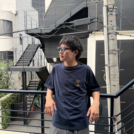 crown art tee