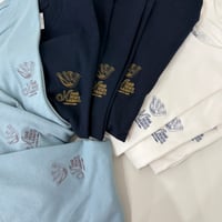 crown art tee