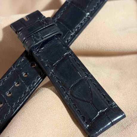 cro-2160 クロコダイル  腕時計ベルト ブラック（ダークグレーの様な色です） (ラグ幅20 mm - バックル幅18 mm)