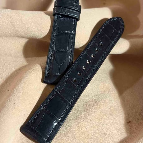 cro-2160 クロコダイル  腕時計ベルト ブラック（ダークグレーの様な色です） (ラグ幅20 mm - バックル幅18 mm)