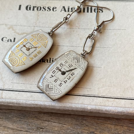 【new!!】antique tonneau dial hook pierced earrings"egyptian revival style"【K1073】
