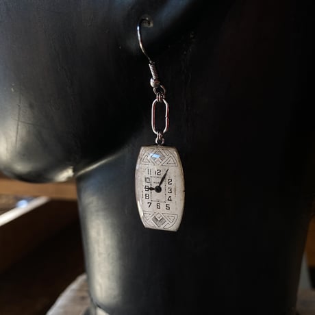 【new!!】antique tonneau dial hook pierced earrings"egyptian revival style"【K1073】
