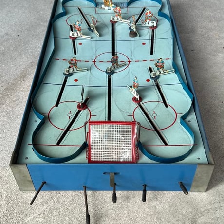 1959年発売 ヨネザワ (米沢玩具) ダイヤモンドホッケーゲーム / ブリキ製選手12体フルセット・外箱＋パック＋鉄製ゴール2個＋スコアボード＋木ピン2本等々付属品完備  良品