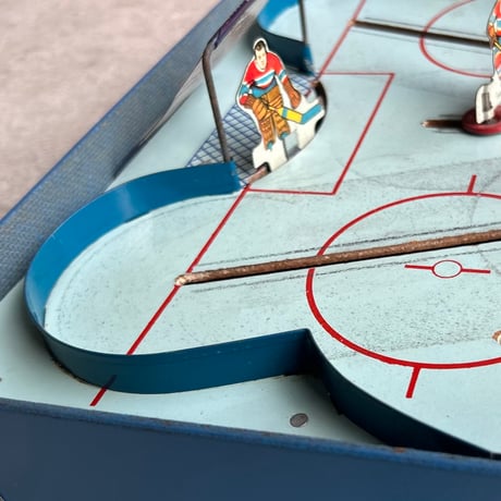 1959年発売 ヨネザワ (米沢玩具) ダイヤモンドホッケーゲーム / ブリキ製選手12体フルセット・外箱＋パック＋鉄製ゴール2個＋スコアボード＋木ピン2本等々付属品完備  良品
