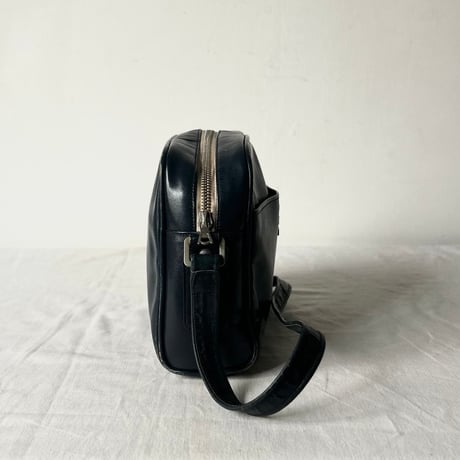 courrèges オールドクレージュ 70s80sヴィンテージ 本革 レザーショルダーバッグ ダークネイビー メタルACロゴ  フランス製 made in france